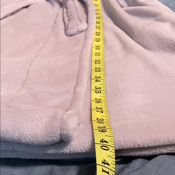 ❌SOLD❌ - Calvin Klein Long Sleeve Plush Robe - Picture 13 of 16